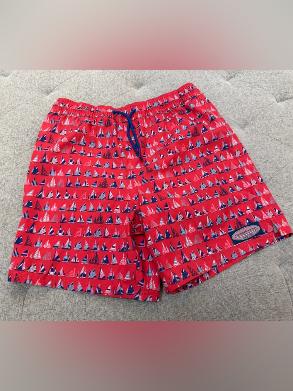 EUC VINEYARD VINES CHAPPY TRUNKS RED SAILBOATS BATHING SUIT SIZE MEDIUM